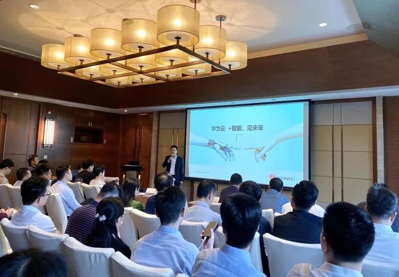 【行業(yè)聚焦】華為云蔣國(guó)文：+智能，見(jiàn)未來(lái)