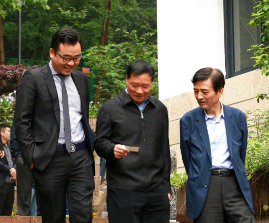 【動(dòng)態(tài)新聞】全國(guó)政協(xié)副主席一行視察白沙泉并購金融街區(qū)并蒞臨天堂硅谷